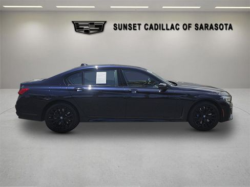 Used 2022 BMW 750i xDrive w/ Luxury Rear Seating Package AWD/4WD image 3