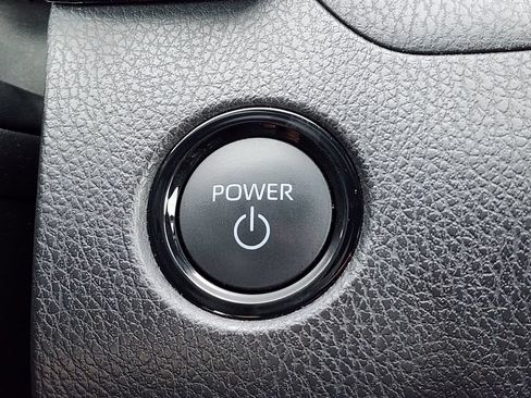 Used 2025 Toyota Camry SE FWD image 33