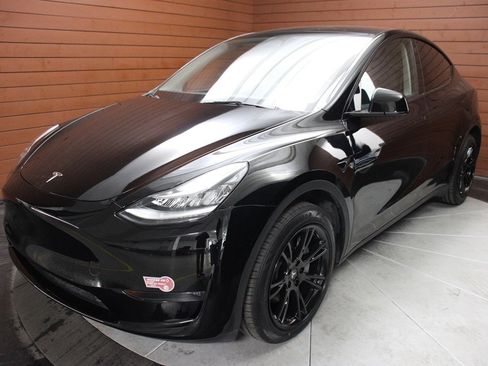 Used 2023 Tesla Model Y Long Range image 5