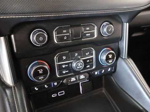 Used 2021 Chevrolet Suburban Premier w/ Premium Package AWD/4WD image 7