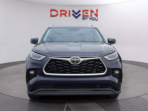 Used 2022 Toyota Highlander XLE image 8