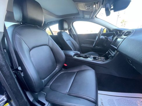 Used 2017 Jaguar XE image 13