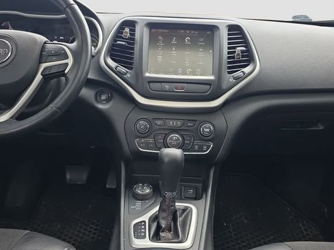 Used 2018 Jeep Cherokee Trailhawk w/ Comfort/Convenience Group AWD/4WD image 14