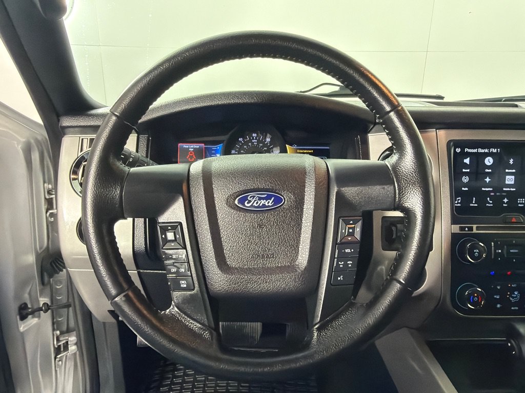 Used 2017 Ford Expedition XLT w/ Equipment Group 202A AWD/4WD image 13