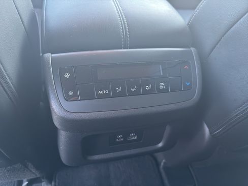 Used 2023 Nissan Pathfinder SL w/ Lighting Package (N92) image 18