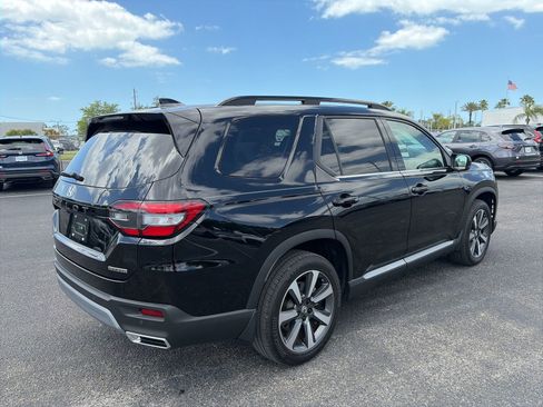 Used 2024 Honda Pilot Touring image 7