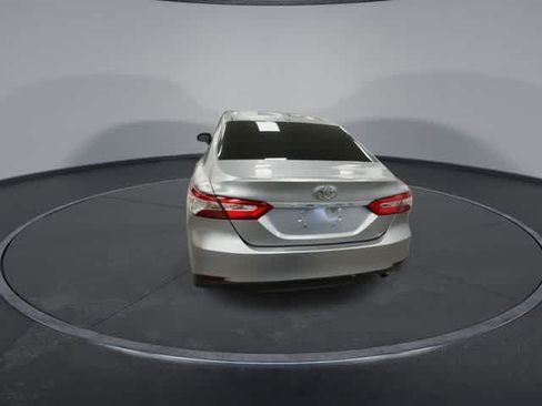 Used 2019 Toyota Camry LE w/ Convenience Package FWD image 7