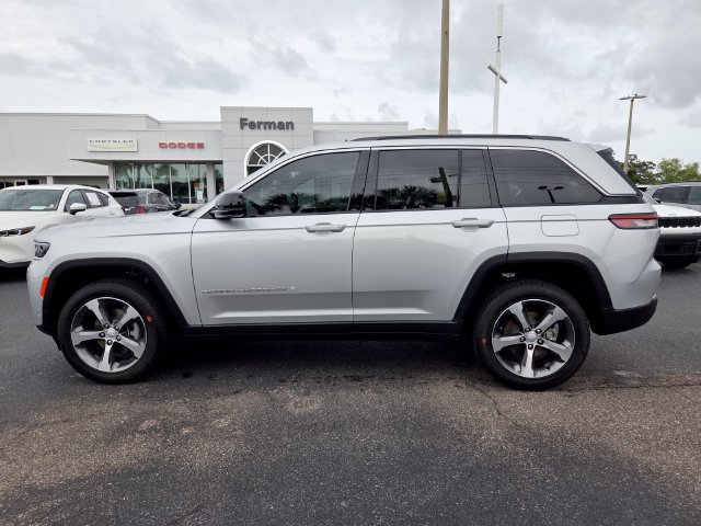 New 2026 Jeep Grand Cherokee Limited w/ Luxury Tech Group II RWD image 5