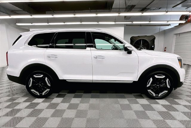 Used 2025 Kia Telluride S AWD/4WD image 14