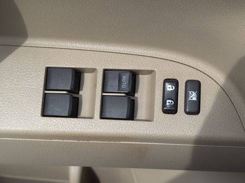 Used 2013 Toyota Highlander Limited image 16