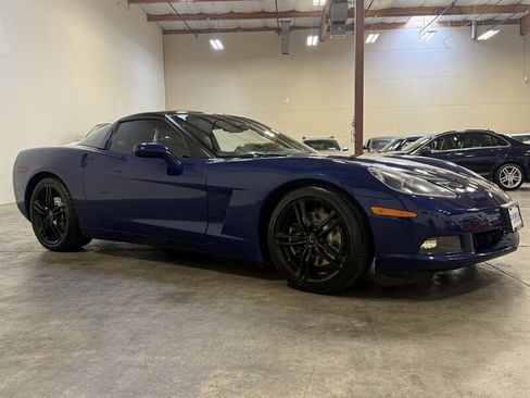 Used 2006 Chevrolet Corvette Coupe w/ Preferred Equipment Group RWD image 9