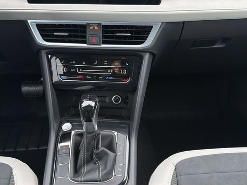 New 2026 Volkswagen Taos SE FWD image 18