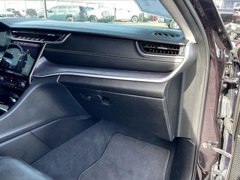 Used 2023 Jeep Grand Cherokee Limited image 16