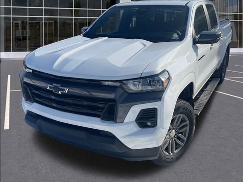 Used 2024 Chevrolet Colorado LT w/ LT Convenience Package II image 2