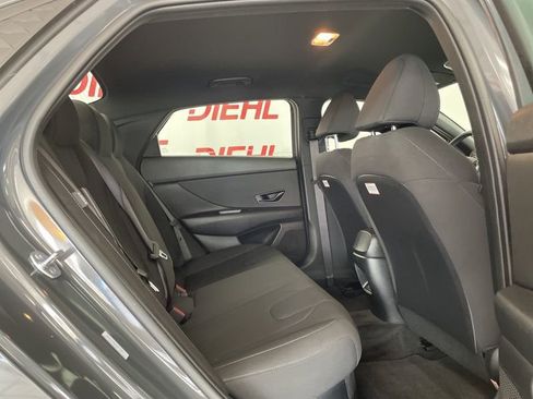 Used 2025 Hyundai Elantra SEL FWD image 10