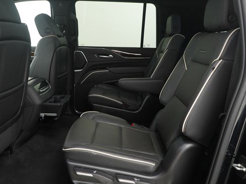 Used 2024 Cadillac Escalade ESV Premium Luxury image 17