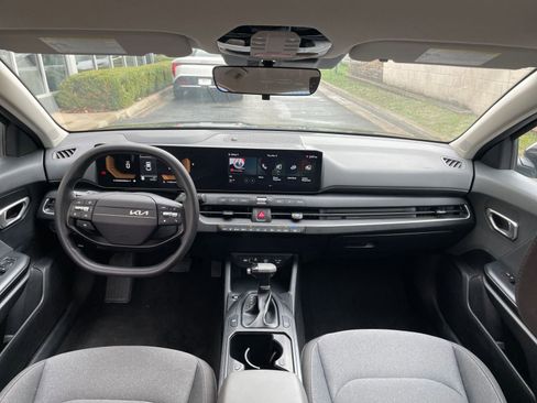 Used 2025 Kia K4 LXS image 32