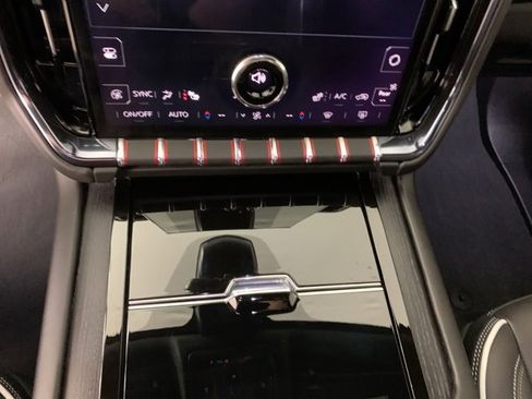 Used 2025 GMC Yukon XL AT4 Ultimate image 29