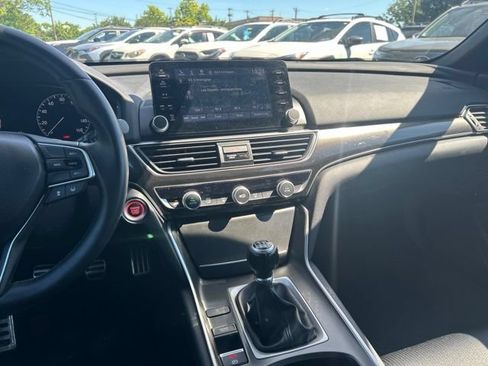 Used 2018 Honda Accord Sport image 14