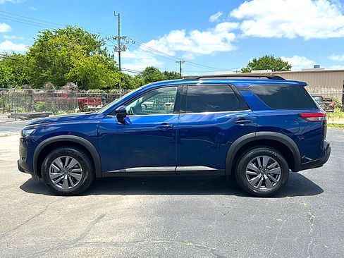 Used 2025 Nissan Pathfinder SV FWD image 5