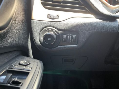 Used 2017 Jeep Cherokee Latitude FWD image 21