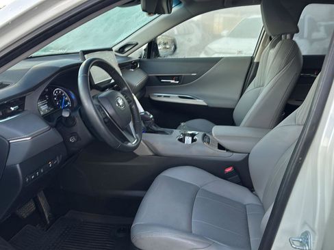 Used 2021 Toyota Venza Limited image 8