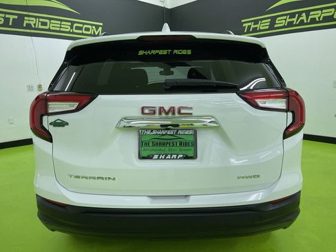 Used 2023 GMC Terrain SLE w/ Driver Convenience Package image 8