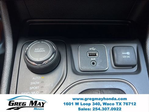 Used 2019 Jeep Cherokee Latitude Plus w/ Comfort/Convenience Group AWD/4WD image 30