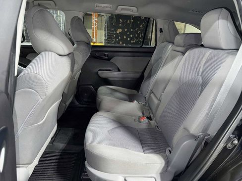 Certified 2022 Toyota Highlander LE image 17