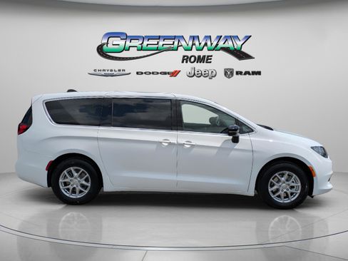 New 2026 Chrysler Voyager LX image 8