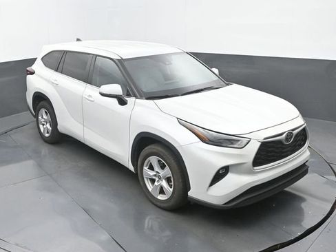 Used 2024 Toyota Highlander LE image 13