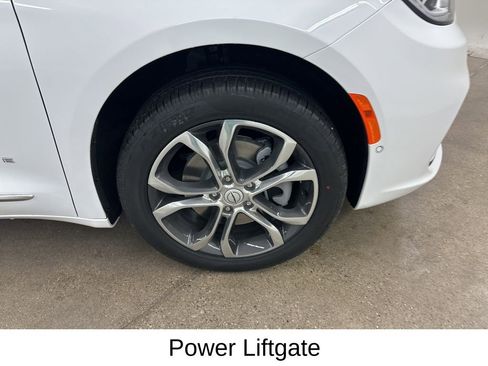 New 2026 Chrysler Pacifica Pinnacle AWD/4WD image 13
