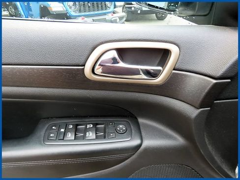 Used 2015 Jeep Grand Cherokee Laredo w/ Quick Order Package 23E AWD/4WD image 12