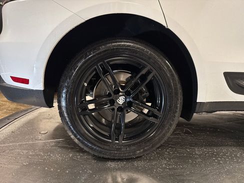 Used 2024 Porsche Macan AWD/4WD image 18
