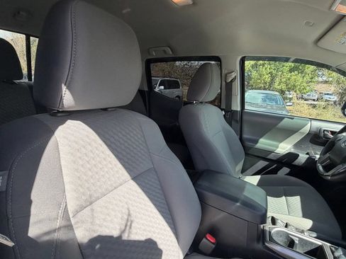 Used 2021 Toyota Tacoma SR5 AWD/4WD image 12