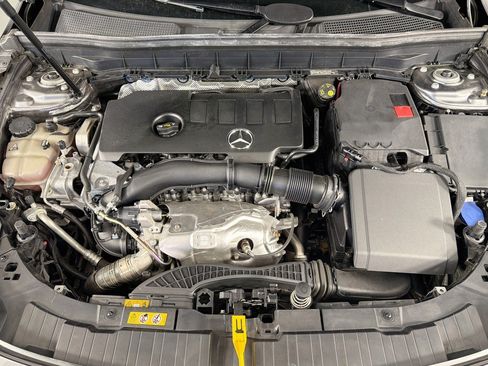 Used 2022 Mercedes-Benz GLB 250 w/ Premium Package Lite image 11