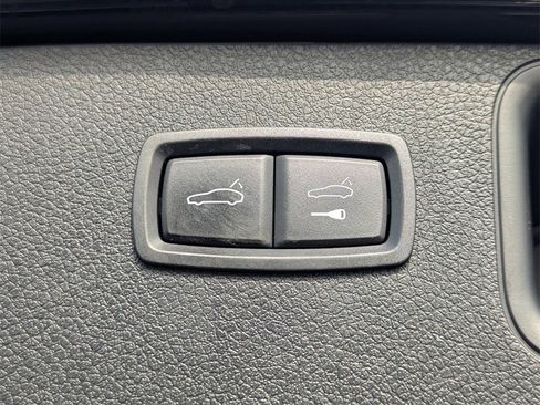 Used 2018 Porsche Macan image 28