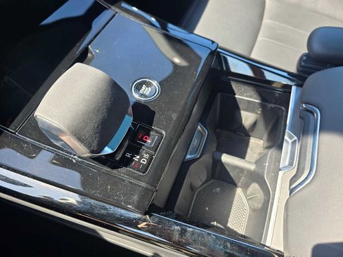 Used 2025 Land Rover Range Rover Sport SE image 30