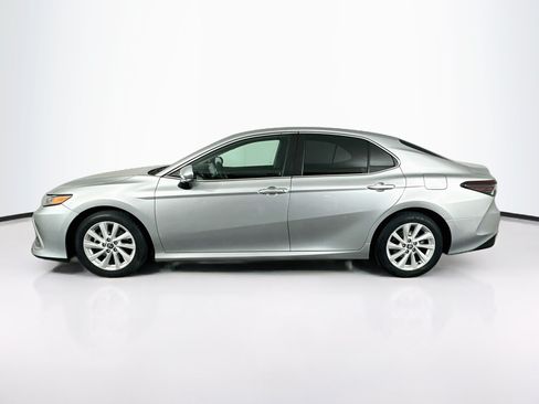 Used 2022 Toyota Camry LE FWD image 4