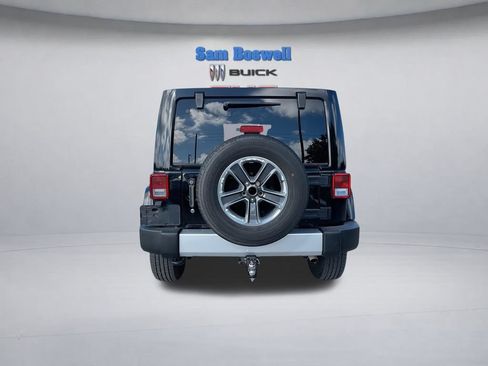 Used 2015 Jeep Wrangler Unlimited Sahara w/ Connectivity Group AWD/4WD image 8