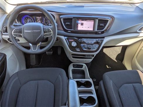 Used 2023 Chrysler Voyager LX image 14