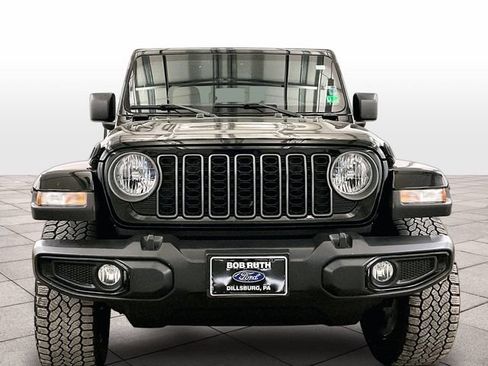 Used 2025 Jeep Gladiator Sport AWD/4WD image 3
