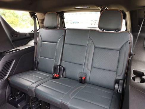 Used 2025 GMC Yukon AT4 AWD/4WD image 14