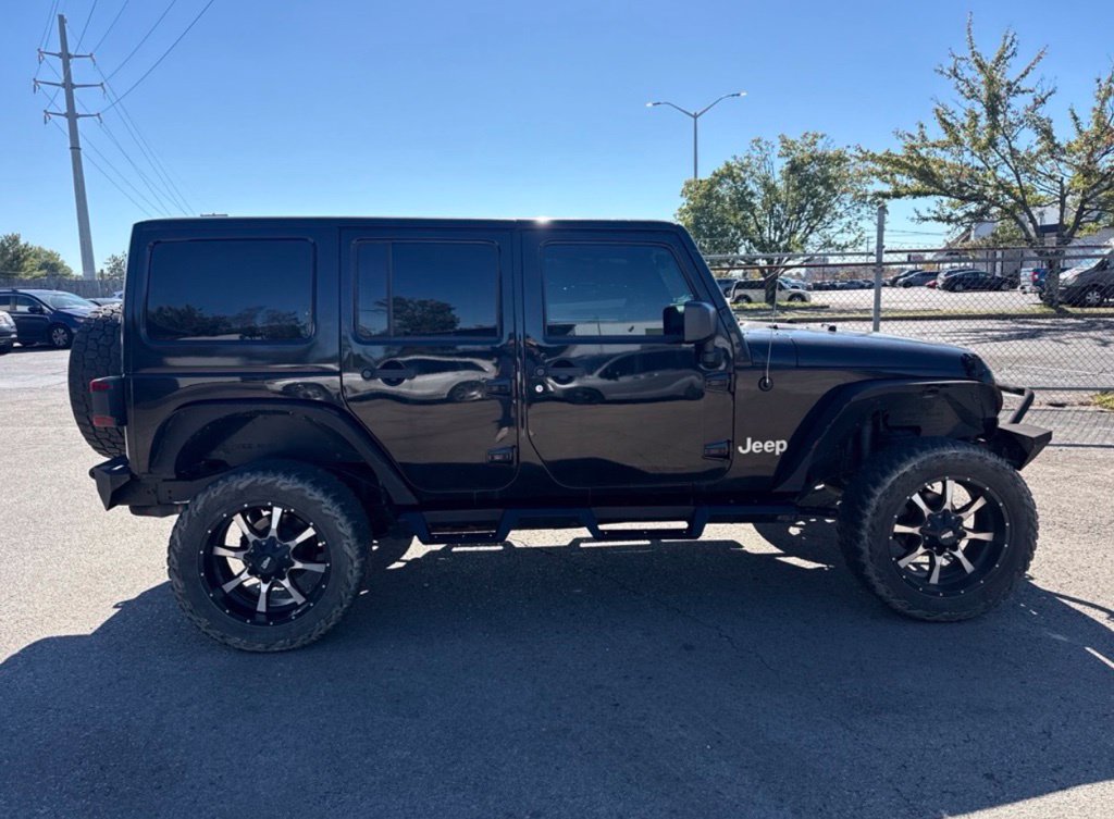 Used 2015 Jeep Wrangler Unlimited Rubicon w/ Connectivity Group AWD/4WD image 6