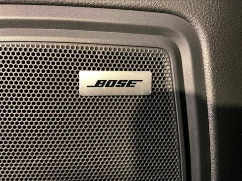 Certified 2025 Porsche Macan image 38