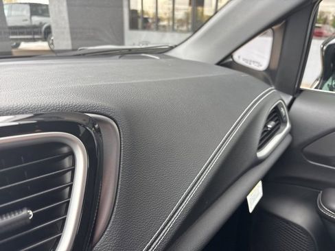 New 2026 Chrysler Pacifica Select image 25