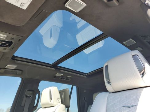 Used 2025 Cadillac Escalade Premium Luxury Platinum AWD/4WD image 6