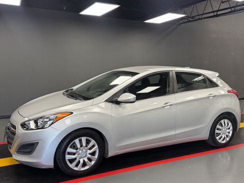 Used 2016 Hyundai Elantra GT FWD image 2