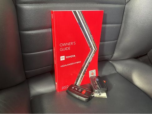 Used 2022 Toyota Highlander XLE image 35