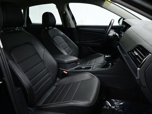 Used 2024 Volkswagen Jetta SE FWD image 13